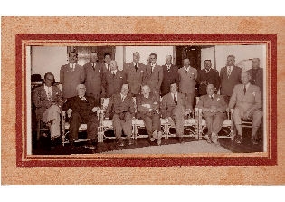 <center>Don Arturo Alessandri Palma acompañado por don Sinforoso Suarez, Daniel Osorio</center>