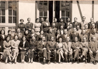 <center>Primera parte de la fotografía del plantel del Liceo Mixto Fiscal de Melipilla (1940)